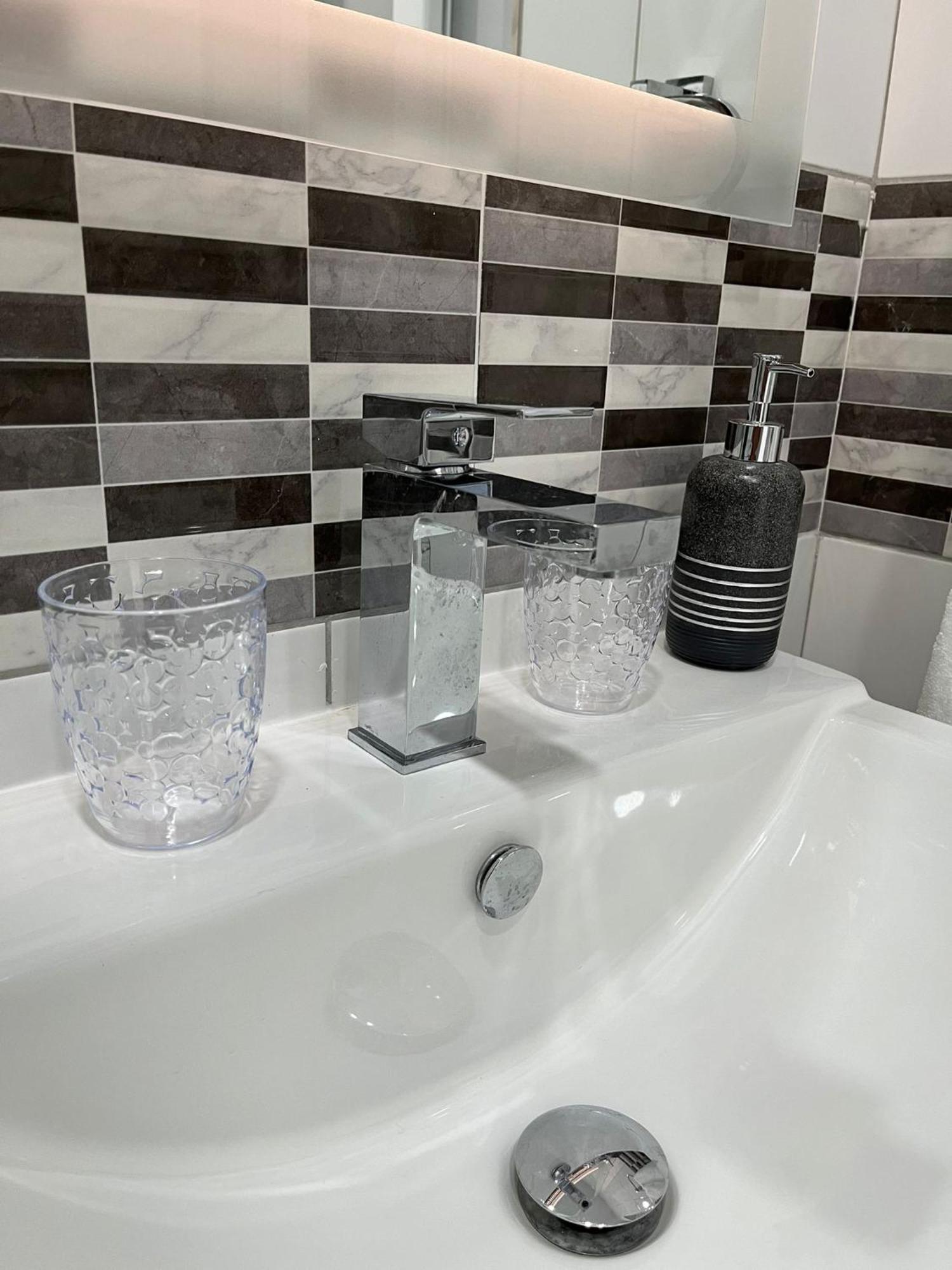 Sea Breeze, Spacious 2-Bedroom Lux Seaside Apartments San Pawl il-Baħar Kültér fotó