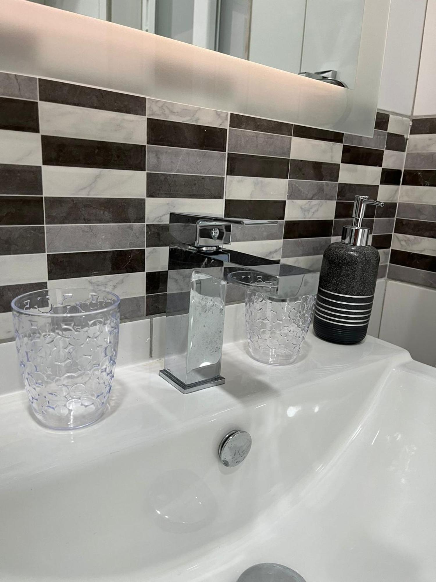 Sea Breeze, Spacious 2-Bedroom Lux Seaside Apartments San Pawl il-Baħar Kültér fotó
