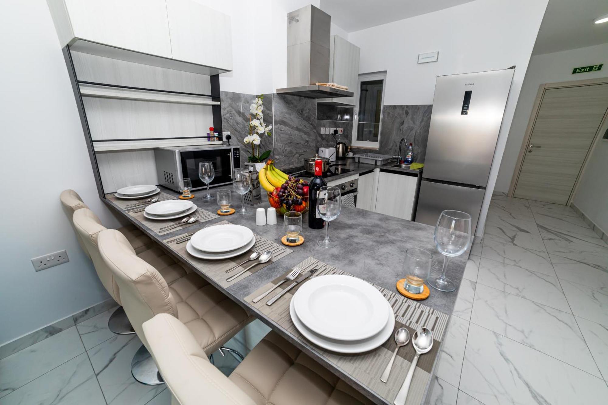 Sea Breeze, Spacious 2-Bedroom Lux Seaside Apartments San Pawl il-Baħar Kültér fotó