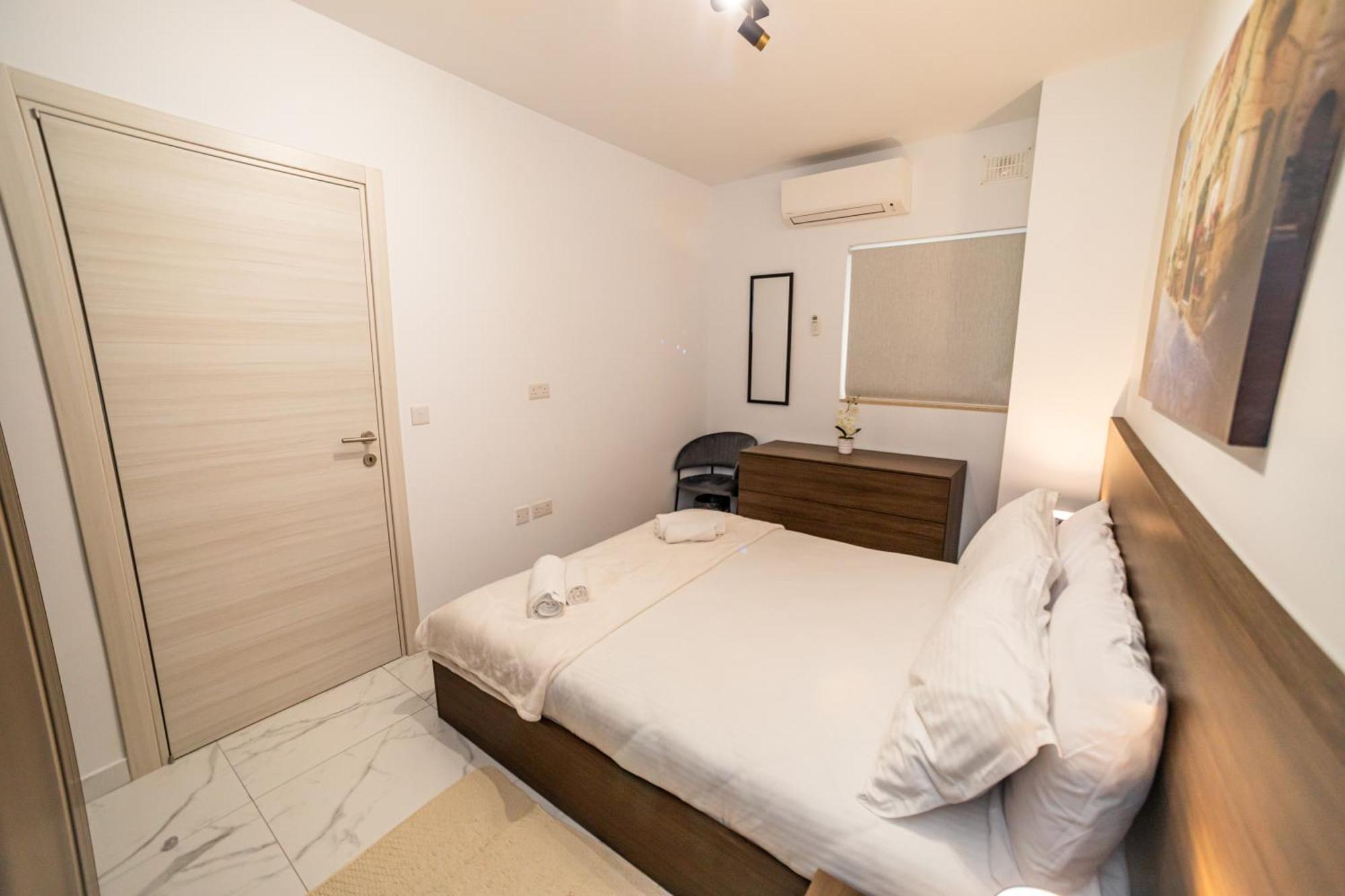 Sea Breeze, Spacious 2-Bedroom Lux Seaside Apartments San Pawl il-Baħar Kültér fotó